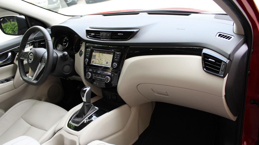 Торпедо Nissan Rogue Sport 2017 года  (фото 41 из 71)